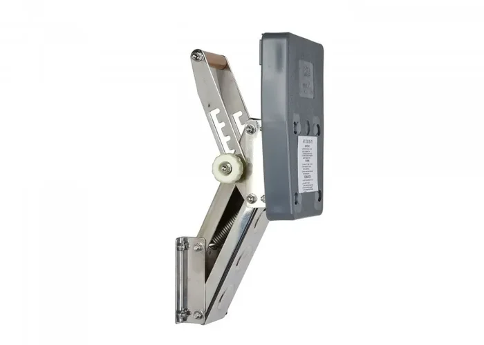 Outboard Motor Bracket for Transom Mounting